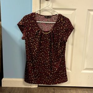 Maroon, yellow & black patterned shirt, stylish sleeves, small decorative chain